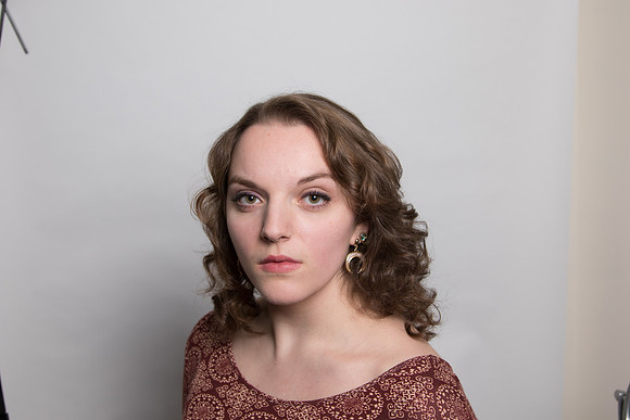 Lina head shot 12_17-99.jpg