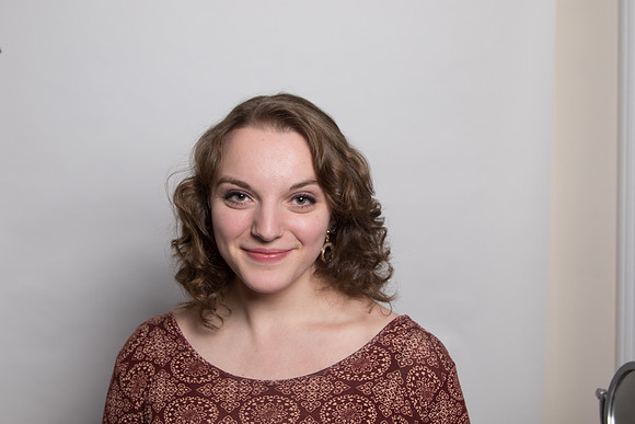 Lina head shot 12_17-105.jpg
