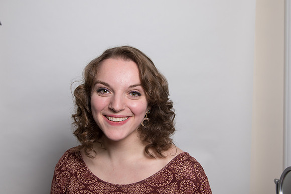 Lina head shot 12_17-108.jpg