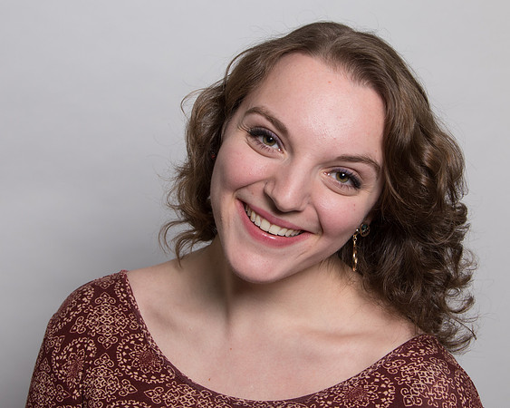 Lina head shot 12_17-114.jpg