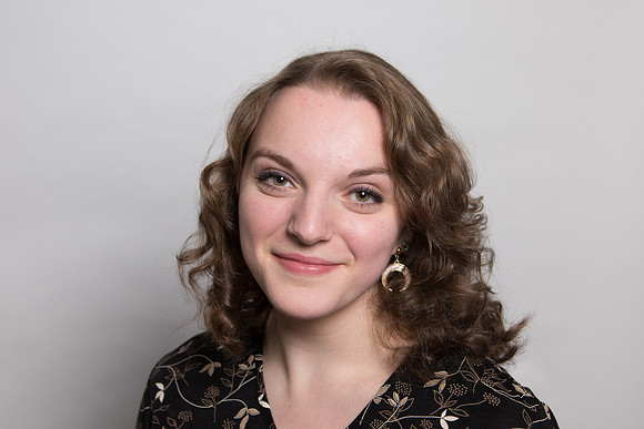 Lina head shot 12_17-233.jpg