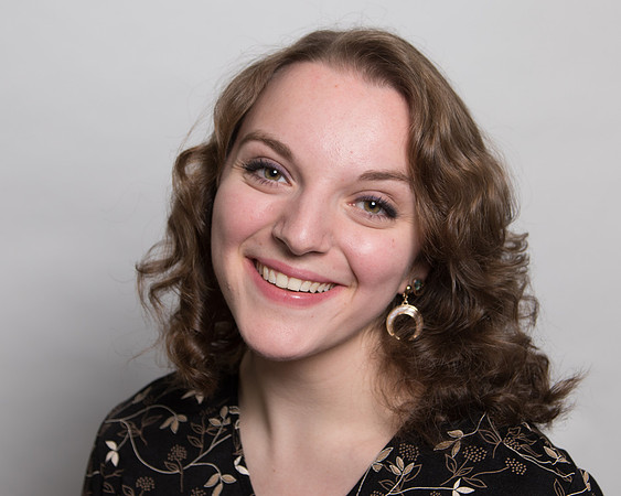 Lina head shot 12_17-234.jpg