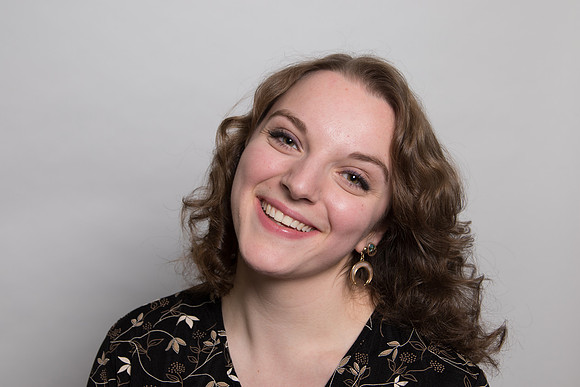 Lina head shot 12_17-239.jpg
