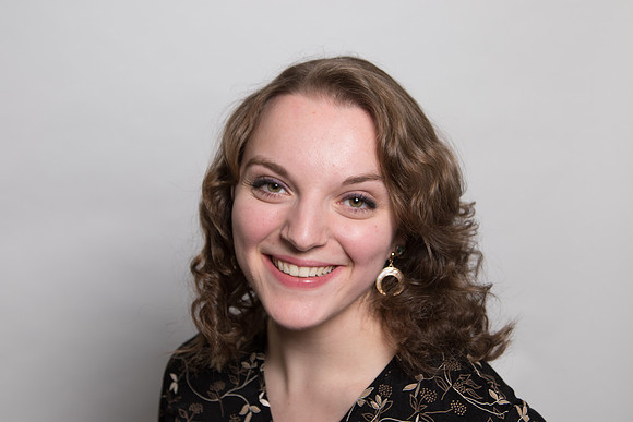 Lina head shot 12_17-252.jpg