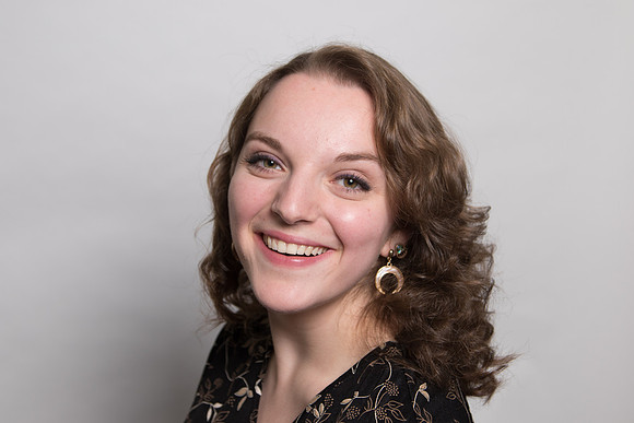Lina head shot 12_17-286.jpg