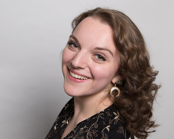 Lina head shot 12_17-292.jpg