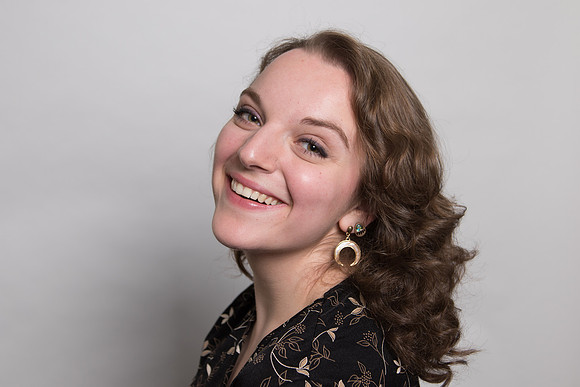 Lina head shot 12_17-296.jpg