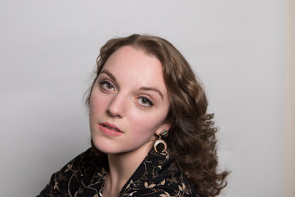 Lina head shot 12_17-310.jpg