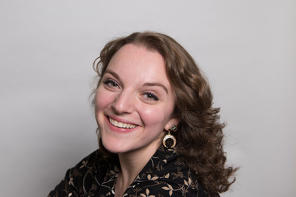 Lina head shot 12_17-314.jpg